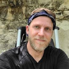 What printer produces vibrant colors?