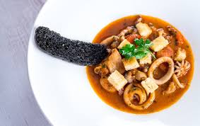 Teste, lische, ritagli, tranne ovviamente le interiora. Zuppa Di Pesce Rivamar