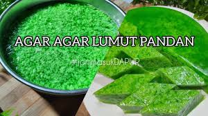 Layers of agar agar thickened coconut milk and pandan juice made this beautifully layered agar agar santan lapis. Agar Agar Lumut Pandan Simple Youtube