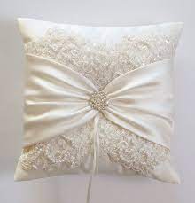 Wedding Pillow Wedding Cushion Lace Pillow Ivory Satin And Etsy Em 2021 Almofadas Almofadas Artesanais Almofadas Bordadas