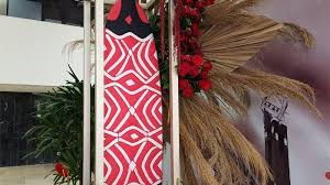 Terletak di distrik agats, kabupaten asmat, rumah adat jew sarat akan makna dan memiliki keunikan yang tidak dapat ditemukan di daerah lain. Ornamen Rustic Classy Hingga Cendrawasih Dan Papan Khas Suku Asmat Hiasi Gedung Nusantara Iii Tribunnews Com Mobile