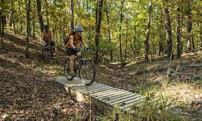 Located just west of little rock, this natural environment of 2,356 acres was set aside in 1977 as arkansas's first state park adjoining a major metropolitan area. Pinnacle Mountain State Park Arkansas State Parks
