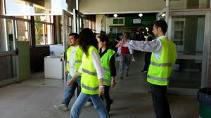 Simulacro, del latín simulacrum, es una imitación, falsificación un simulacro, por lo tanto, implica la representación de algo, fingiendo aquello que no es. Simulacro Anual De Evacuacion