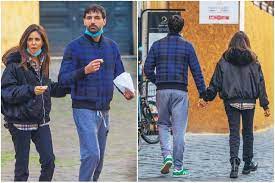 Raimondo todaro con la nuova fidanzata dopo aver dato l'annuncio della fine del suo matrimonio con francesca tocca. Raimondo Todaro Si E Innamorato Ma La Nuova Fidanzata Famosa Non E Elisa Isoardi