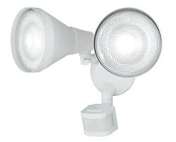 Whatever the type of sensor, motion detector lights use specialized technology to detect movement and turn on the lights. Patriot Lighting Dual Head Motion Sensor Outdoor Security Flood Light At Menards