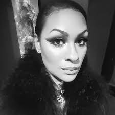 Christina Samuels's Instagram, Twitter & Facebook