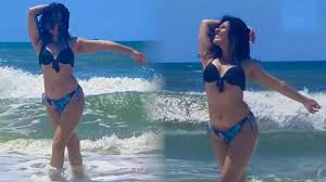 Tarak Mehta Ka Ooltah Chashmah’s ex-Sonu Bhide aka Nidhi Bhanushalis  throwback video in bikini goes viral