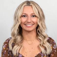 Caroline Costanza's Instagram, Twitter & Facebook