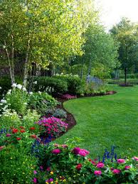 No Matter What Time Of The Year You Re Growing Grass Brush Up On Your Lawn Care Routine With Front Yard Landscaping Design Beautiful Gardens Backyard Flowers