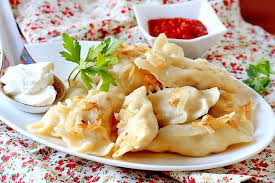 Dzień przed przygotowywaniem pierogów, namoczyć grzyby w zamknąć pierogi sklejając ich brzegi dokładnie. Sekret Tkwi W Ciescie Przepis Na Pierogi Z Kapusta I Grzybami Planeta Life
