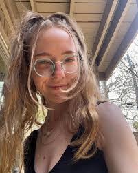 Holly Stutz's Instagram, Twitter & Facebook