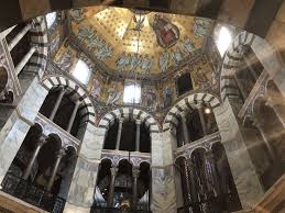 Wann wurde mit dem bau des doms begonnen? Aachener Dom