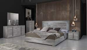 White lacquer on real walnut wood bed frame with lighted headboard. Fabelli Manufacturer Wholesale Italian Bedroom Furniture