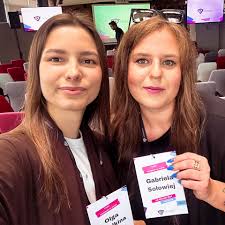 Olga Mielkina and Gabriela Sołowiej rocked the stage at UX Poland today! 🔥  Since yesterday, Brain Embassy