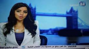 مذيعة سعودية غير محجبة تثير الجدل