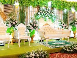 Photobox.com dominasi warna hijau dan putih dalam ruangan memang menonjolkan. Dekorasi Pernikahan Sederhana Di Rumah Tapi Unik Dan Elegan Paket Pernikahan Daniico Wedding Planner Semarang
