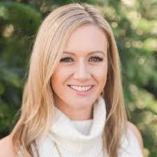 Maureen Casper's Instagram, Twitter & Facebook