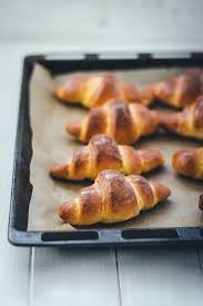Susskartoffel Hornchen Mit Ahornsirup Butter Rezept In 2020 Sussgeback Rezepte Lebensmittel Essen