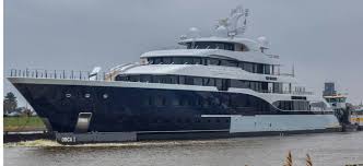 La marine est aux petits soins avec le milliardaire français bernard arnault. Symphony Yacht Feadship 2015 Value 150m Owner Bernard Arnault Yacht Design Motor Yacht Super Yachts