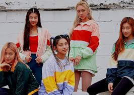 Daría más vueltas en calesita, contemplaría más amaneceres, y jugaría con más niños, si tuviera otra vez vida por delante. Itzy X Andar Korea Tumbex