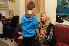 Εμείς εδώ κι αρκετά χρόνια. H Zeta Makrypoylia Kai H Maria Kabogiannh Sto Xamogelo Toy Paidioy Agriniopress