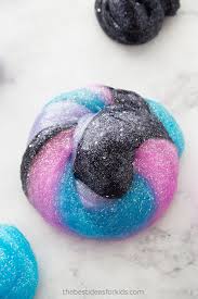 Eine der beliebtesten beschäftigungen in familien mit kindern ist aktuell schleim selber zu machen. Galaxy Slime Easy 3 Ingredient Recipe The Best Ideas For Kids