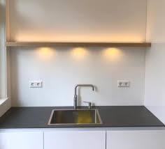 standaard massief eiken geschaafd met spotjes en led strip keuken idee keuken inspiratie keuken