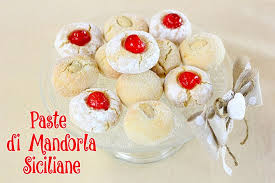 A questo punto siete pronti per preparare il gelato alla mandorla. Le Paste Di Mandorla Sono Dei Biscotti Tipici Della Pasticceria Siciliana Che Racchiudono In Pieno I Colori I Profumi Pasta Di Mandorle Ricette Dolci Ricette