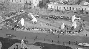 Jun 24, 2021 · venezuela conmemora el bicentenario de la la batalla de carabobo.esta fue una de las principales acciones militares de la guerra de independencia en el marco de las guerras de independencia hispanoamericanas que se llevó a cabo en el campo de carabobo el 24 de junio de 1821, por parte del ejército patriota contra el ejército real español. A8sbv Wplwsbem