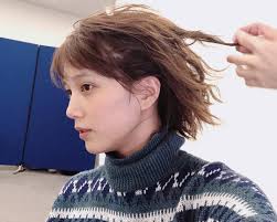 強風ヘアーです 真似したい方は髪の毛全体を編み込みヘアーにして