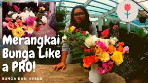 Belajar merangkai bunga segar bersama aspiran tahap 2. Cara Cerdas Cara Merangkai Bunga Dari Kebun Sendiri Agar Bunga Lebih Awet Dan Tahan Lama Praktis Mudah Murah Di 2021 Rabab Minangkabau