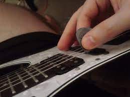 See how it feels and move up or. How To Hold A Guitar Pick A 3 Step Guide For Beginners Guitarmeet