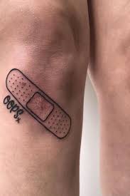18 Out Of The Box Tattoo Ideas That Are The Real Bee S Knees Tattoos Knee Tattoo Finger Tattoos