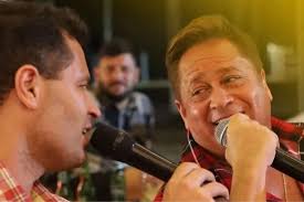 Leonardo comemora Dia dos Pais com quase todos os filhos; Pedro Leonardo  explica ausência