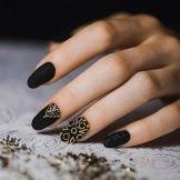 Si te diriges al club, combina estas uñas con. Manicura Negro Mate 91 Fotos Diseno De Unas Negro Con Dibujos De Barniz Blanco Brillante