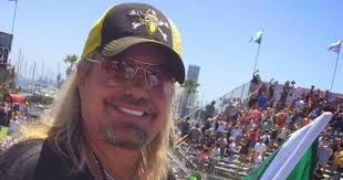 hennemusic: VIDEO: Vince Neil performs Motley Crue classics at Long Beach  Grand Prix