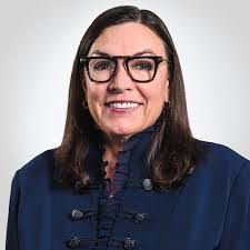 Janet Clements's Instagram, Twitter & Facebook