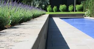 Wunderschoner Pool Von Rheingrun Sitzflache Und Pooleinfassung Mit Original Quirrenbach Grauwacke Poolbau Schwimmbad Bauen Pool