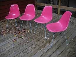 Vintage Pink Eames Fiberglass Chairs This Was A Contract Color You Could Only Get This If You Ordered Eames Fiberglass Chair Vintage Eames Vintage Furniture