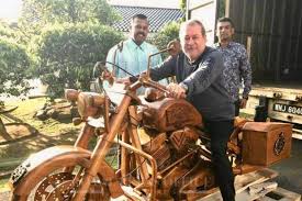 Sultan ibrahim ibni almarhum sultan iskandar. Sultan Ibrahim Receives Wooden Harley Replica From Community Leader Petaling Jaya Feb 9 Johor Ruler Sultan Ibrahim Ibni Almarhum Su Sultan Johor Wooden