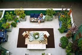Browse through these small backyard ideas to find simple ways to upgrade your space. Big Style For Small Yards Design Ideas To Transform Tiny Spaces Sunset Sunset Magazine