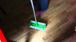 Regardez toute la poussière et la saleté ramassées! Balai Swiffer Youtube