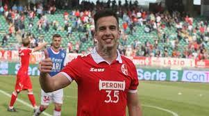 L'università degli studi di bari è fiera di poter inserire una nuova divisione sportiva, all'interno del già ricco parterre di attività esercitabili al centro sportivo universitario nello. Bari Calcio Dopo Il Fallimento Andrada Continua Ad Allenarsi Sul Lungomare