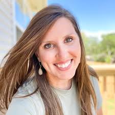 Amanda Pettis's Instagram, Twitter & Facebook