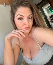 Hola💕 Soy una mujer de 40 años que está cansada de estar sola porque no  hay hijos. Me siento desesperanzado porque a nadie le😩 gusto, el dinero ya  no será tu problema