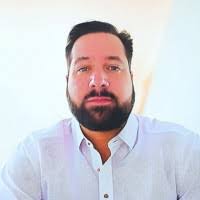 600+ "Decola" profiles