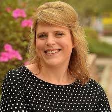 Poet, professor Sara Henning offers writing advice, describes new book