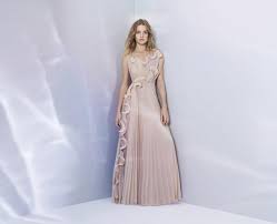 Contoh desain baju daur ulang; Terbuat Dari Daur Ulang Plastik Gaun Cantik Ini Bikin Kagum Fashion Fimela Com