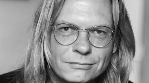 Thomas Lux, Poet Who Wrote of Life's Absurdities, Dies at 70