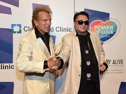 Siegfried fischbacher, half of the famed big cat illusionist duo 'siegfried and roy,' is dead at 81 fischbacher was terminally ill with pancreatic cancer and recently underwent an operation to remove. Report Illusionist Siegfried Fischbacher Of Siegfried Roy Dies In Las Vegas